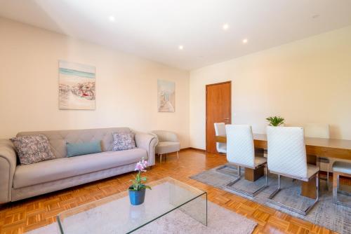 Bright & Spacious Flat by Host Wise — 4-Star Luxury Hotel in Porto, Portugal