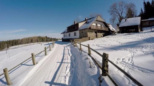Chalupa u Pichlerů - carbon neutral hotel in Stachy