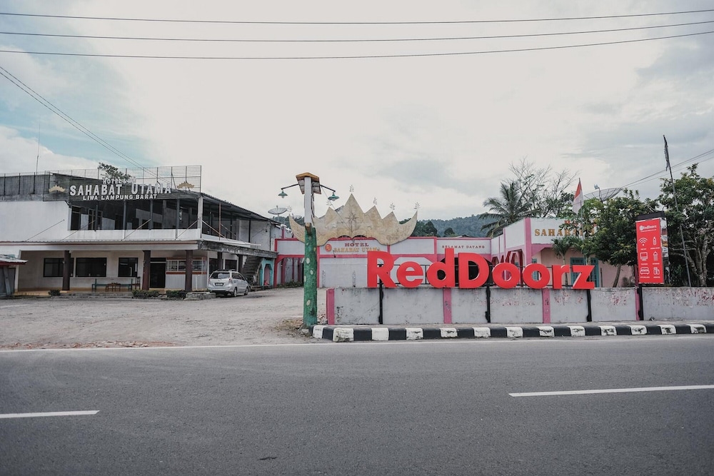 RedDoorz Syariah near Kebun Raya Liwa — hotel in Bandar Lampung