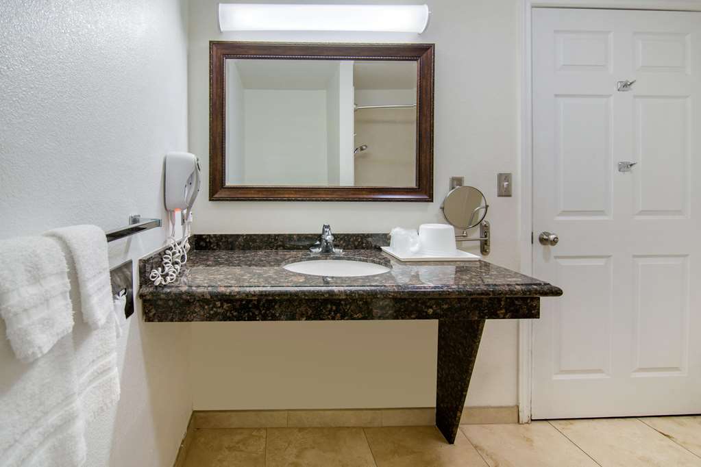 Rodeway Inn Adelanto US 395 - photo 21