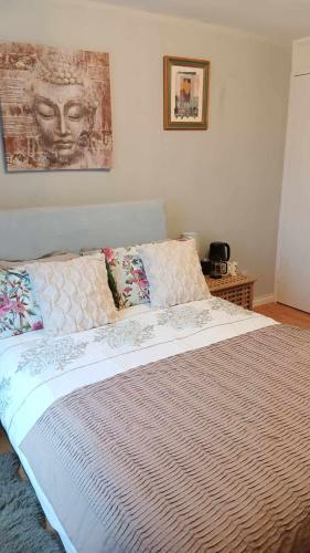 Mountain View Double Room Ideal for Mourne Hikes Cycling & Event Weekends — hotel in Warrenpoint