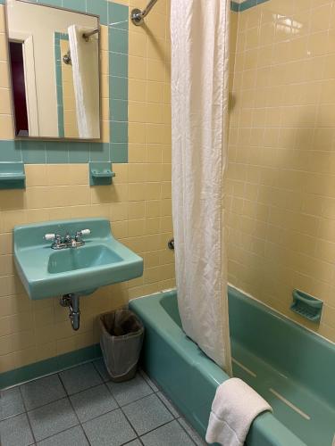 Holiday Motel Westfield - photo 16