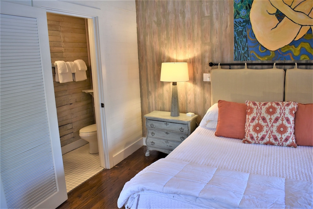Simonton Court Historic Inn & Cottages - photo 23