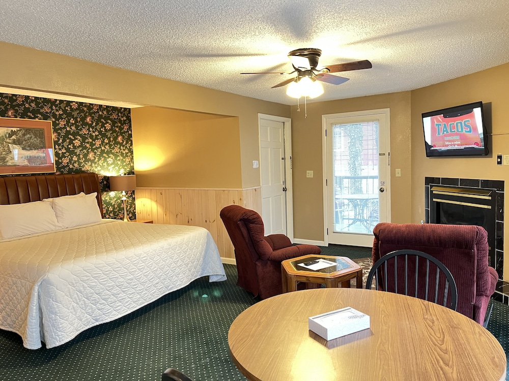 Carr's Northside Motel and Cottages - photo 72