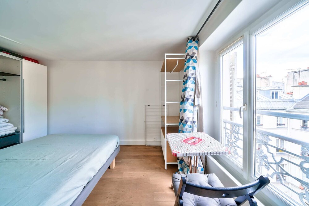 Sleepoo Paradise 8 — 4-Star Luxury Hotel in Paris, France
