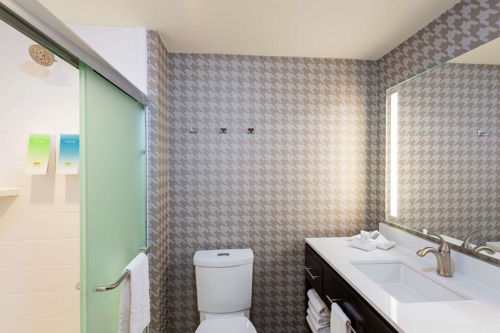 Home2 Suites by Hilton Appleton - photo 21