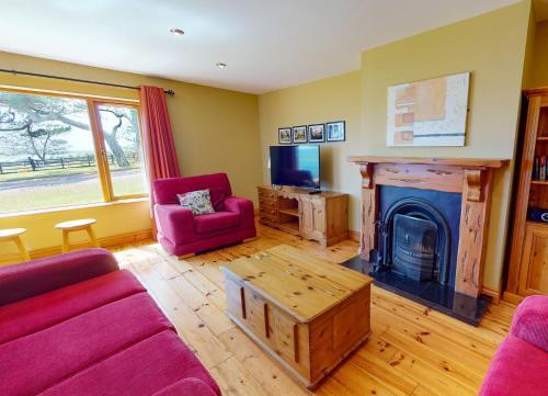 Dingle Courtyard Cottages 4 Bed — 4-Star Luxury Hotel in Dingle, Republic of Ireland