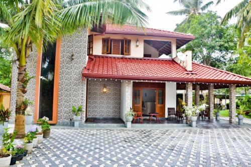 Dolphin Villa — 4-Star Luxury Hotel in Hikkaduwa, Sri Lanka