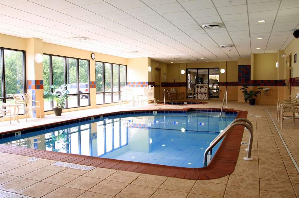 Hampton Inn & Suites Bloomington Normal - photo 27