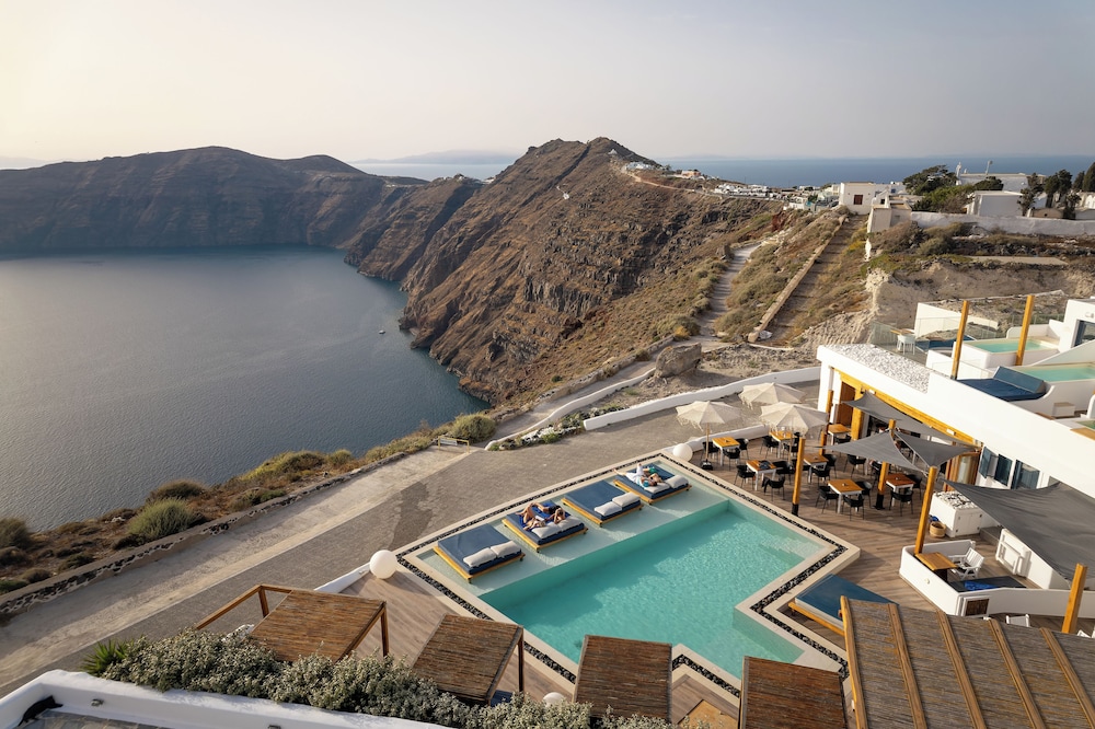 Amaze Suites — 5-Star Luxury Hotel in Fira, Greece