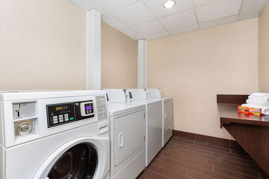 La Quinta Inn & Suites by Wyndham Bonita Springs Naples N. - photo 12