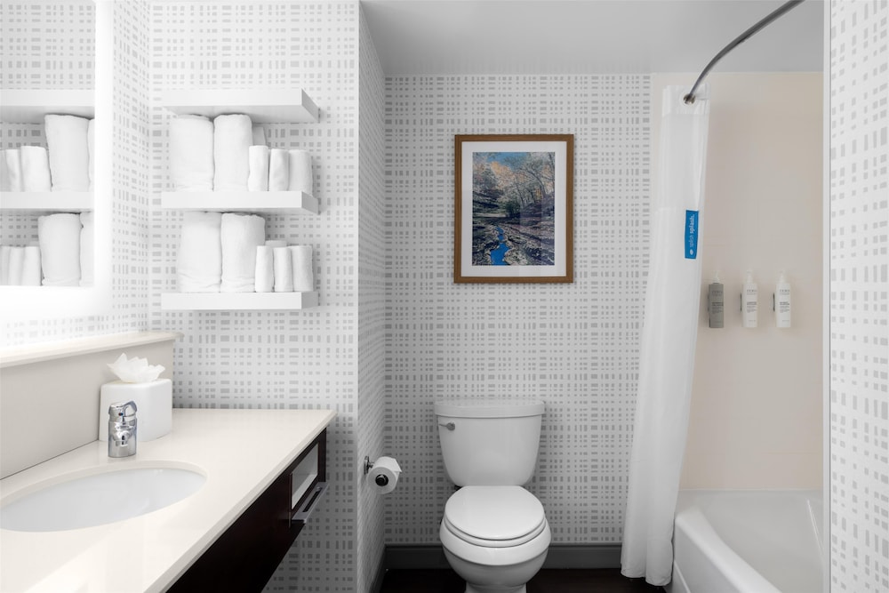 Hampton Inn Lexington Medical Center - photo 17