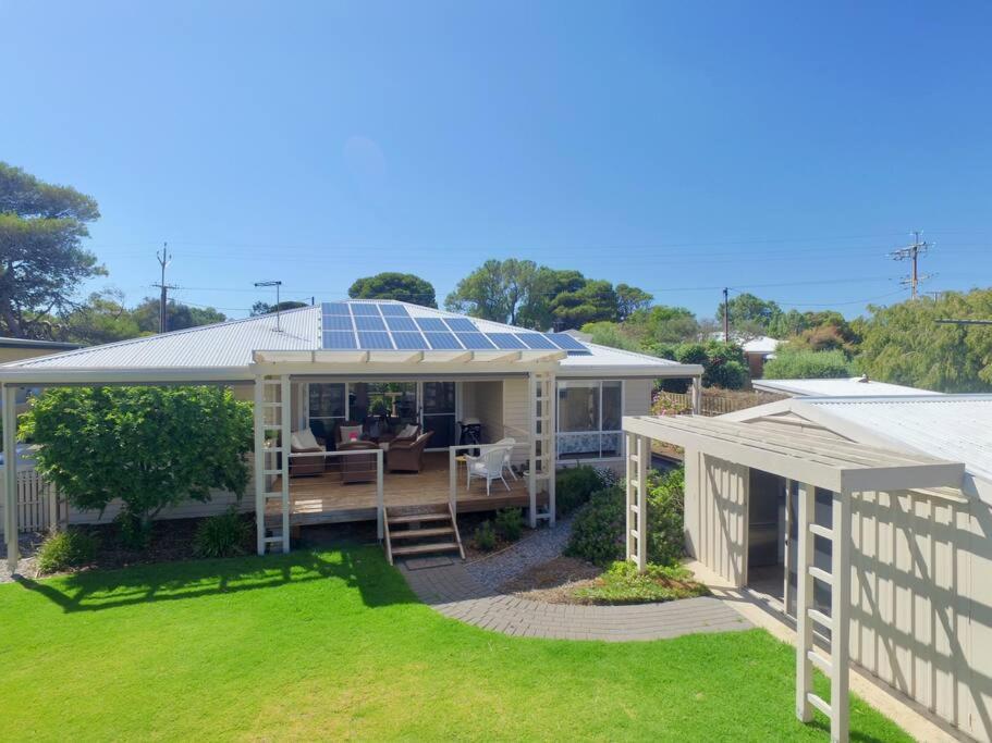 Rose Villa Port Willunga — 4-Star Luxury Hotel in Port Willunga, Australia