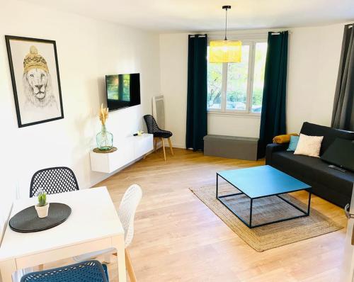 Le Chic Proche Centre Avec Parking in Grenoble, France