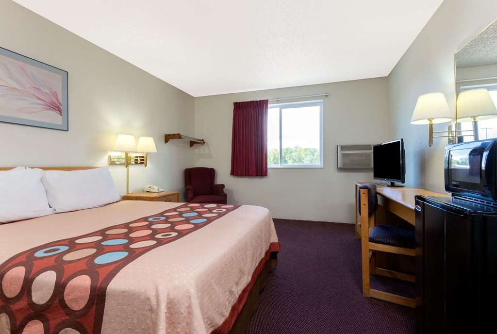 Super 8 by Wyndham Raton - photo 11