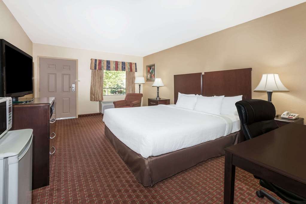Days Inn Lexington SE Hamburg - photo 8