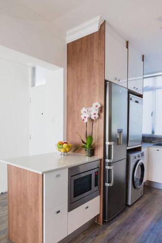 Sea Point 2 Bed Close to Beach and Cafes