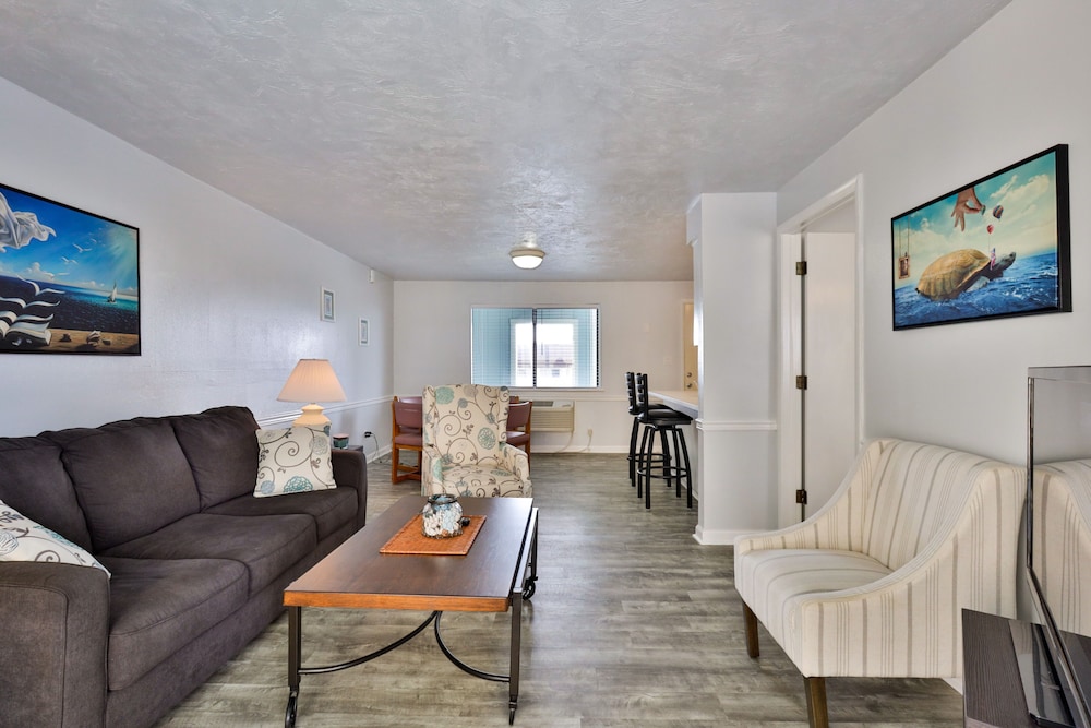 Coastal Waters Inn - photo 99
