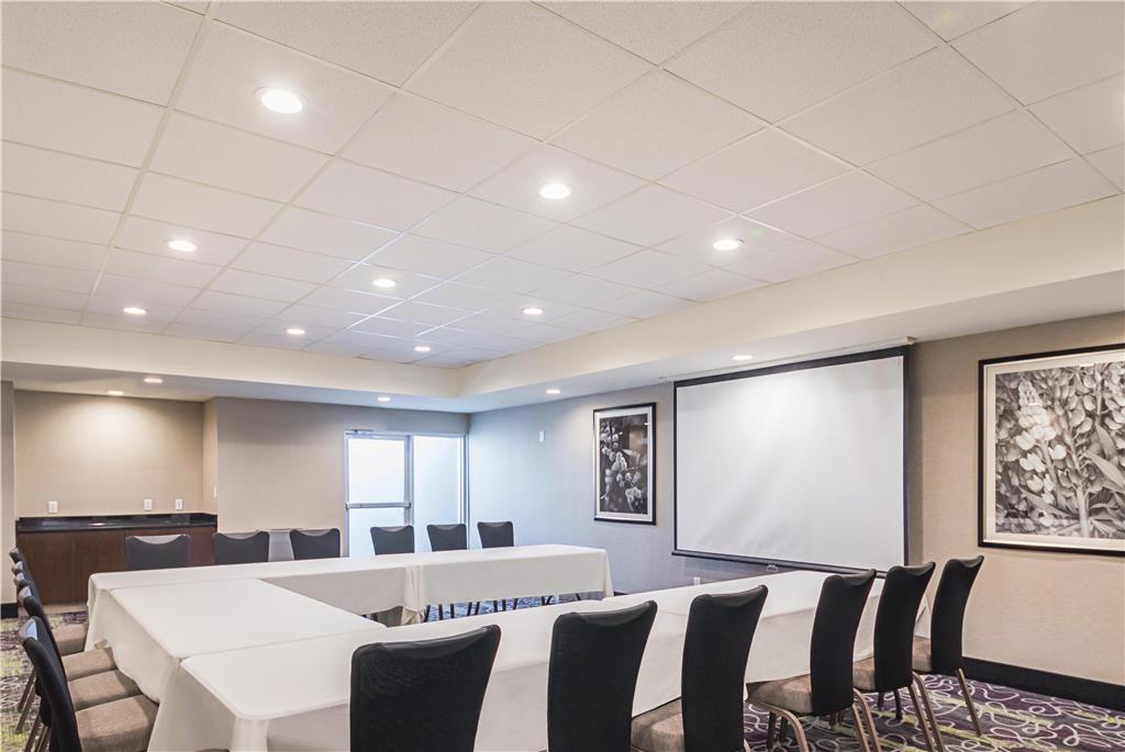 La Quinta Inn & Suites by Wyndham Austin Airport - photo 40