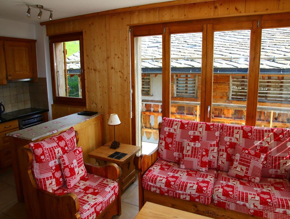 Cozy apartment with Rhône Valley view — 4-Star Luxury Hotel in Basse-Nendaz, Switzerland