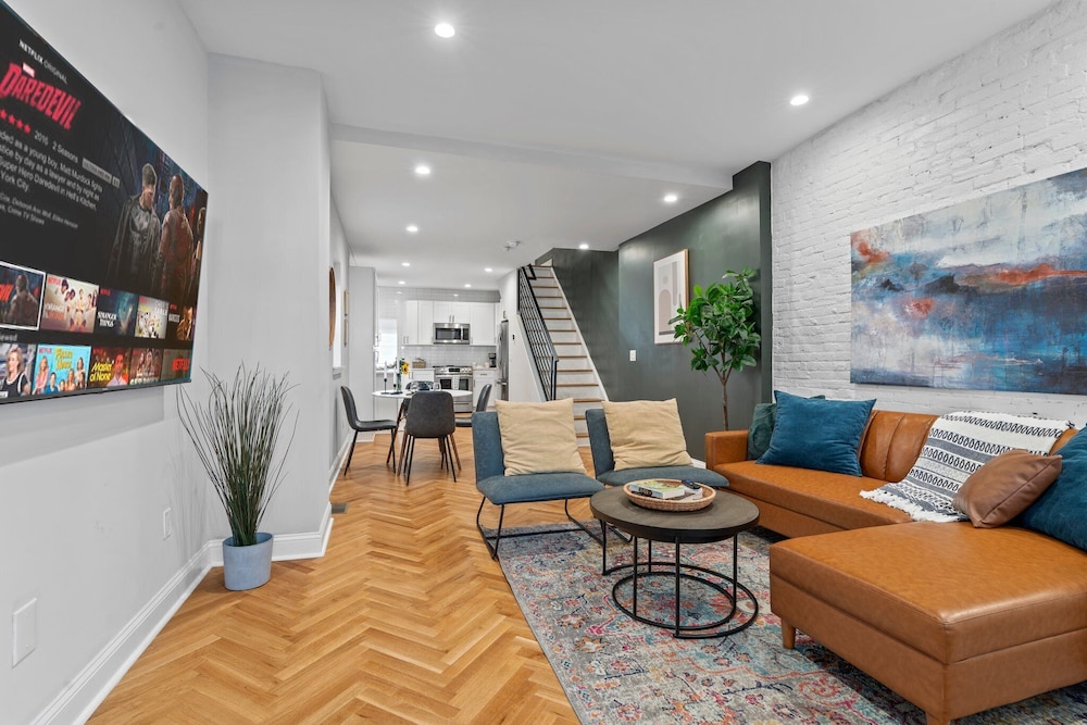 Modern & Comfy 5 Location Game Room — 4-Star Luxury Hotel in Philadelphia, United States