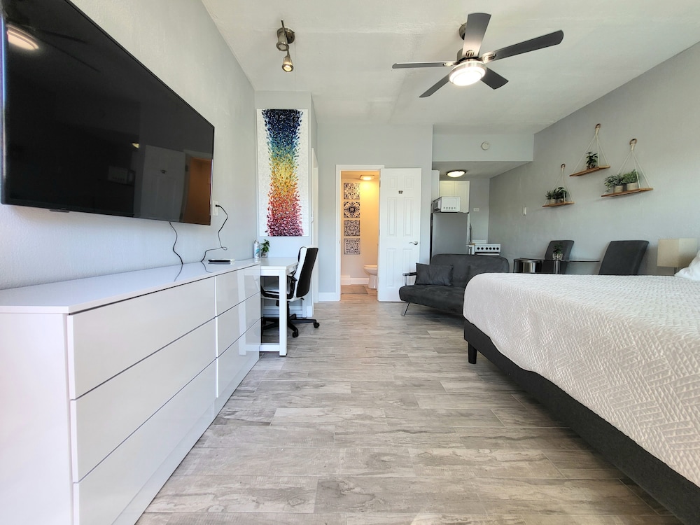 Barefoot Mailman Inn & Suites - photo 8