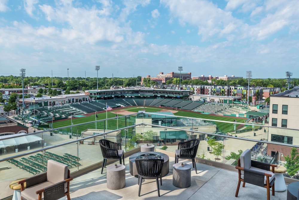 Hampton Inn & Suites Fort Wayne Downtown - photo 43