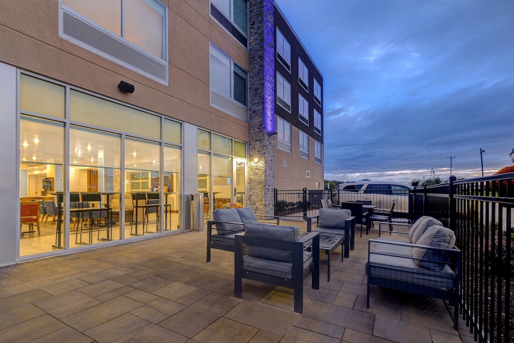Holiday Inn Express & Suites Brighton by IHG - photo 40