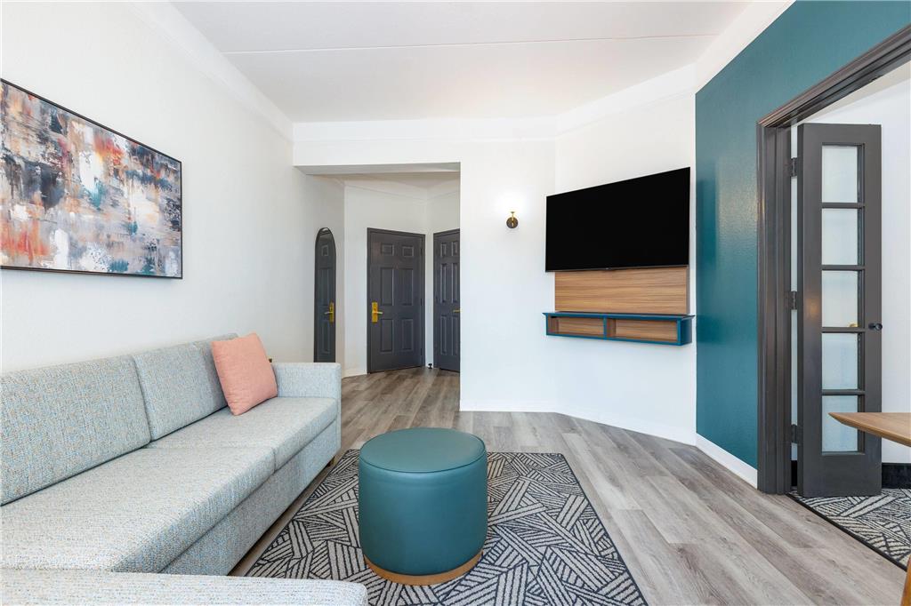 La Quinta Inn & Suites by Wyndham Sherman - photo 49