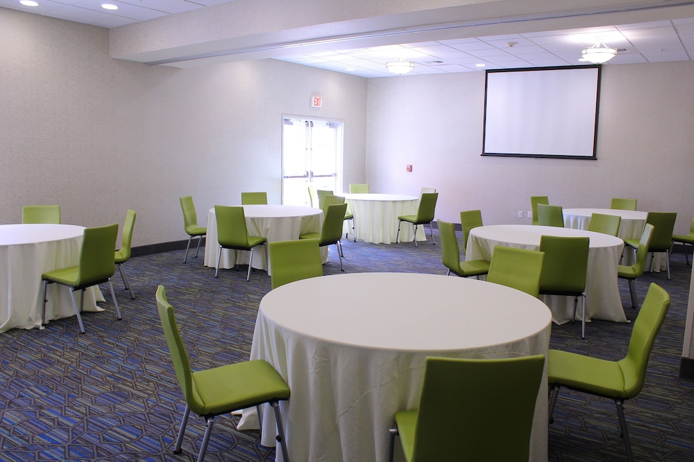 Holiday Inn Express & Suites Napa American Canyon by IHG - photo 29