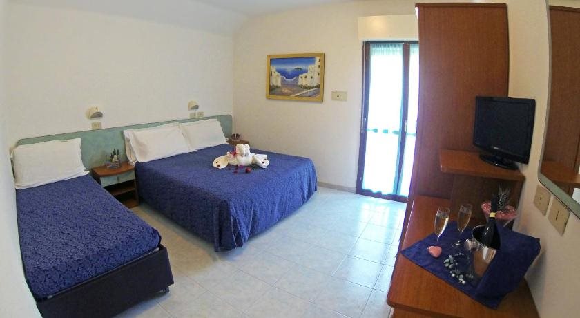 Hotel Laura — Cesenatico — photo 2