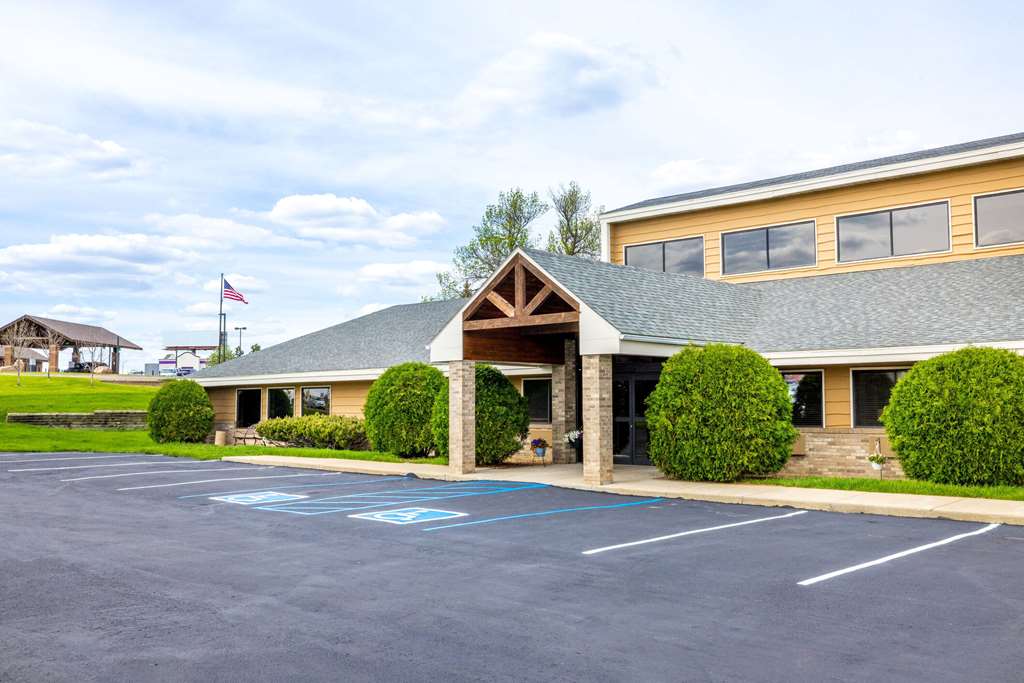 AmericInn by Wyndham Dickinson - photo 4