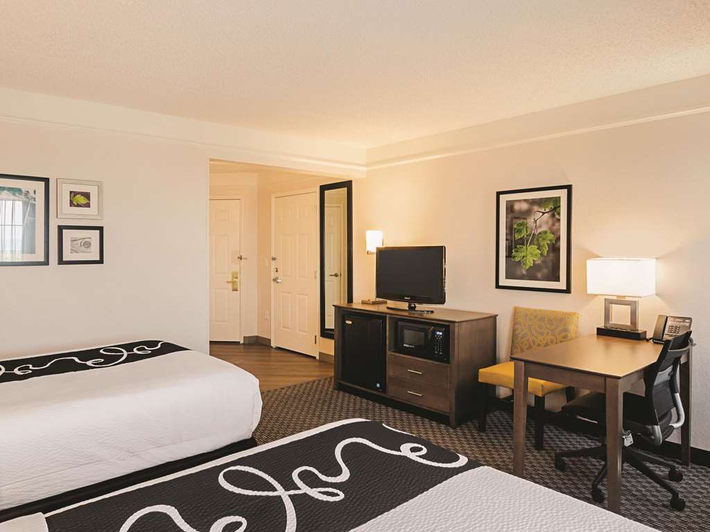 La Quinta Inn & Suites by Wyndham Denver Tech Center - photo 18