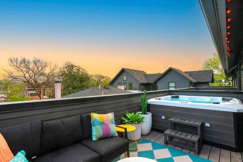 Giddy Up on Music Row Hot Tub 15Mi to Broadway in Nashville, United States