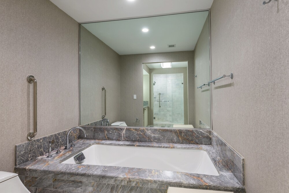 Private Residences at Conrad by LRMB - photo 28
