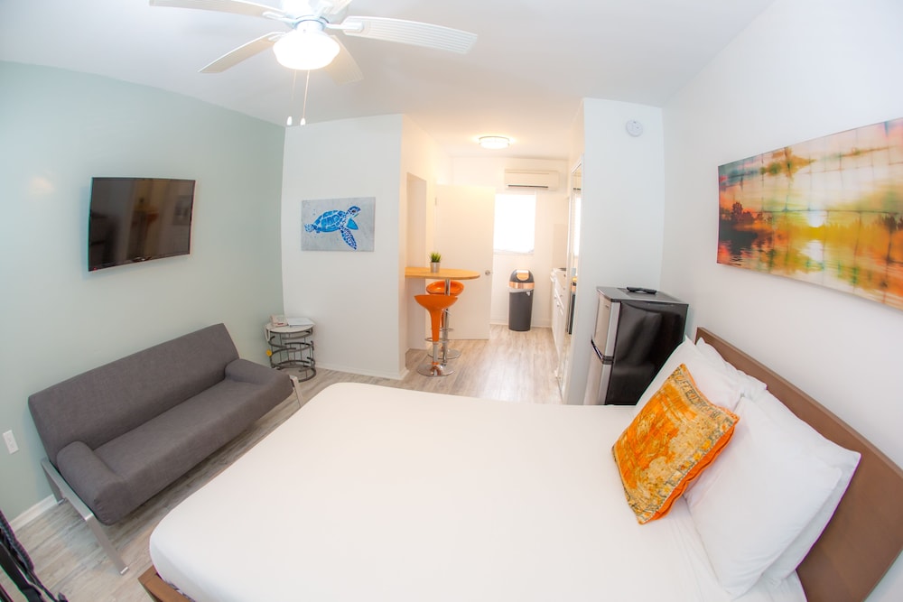 St Pete Beach Suites - photo 34