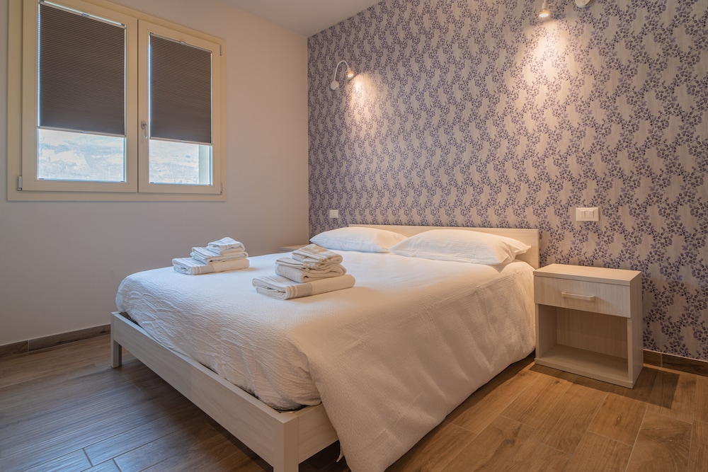 Le Alpi bed&living — 4-Star Luxury Hotel in Cividate Camuno, Italy