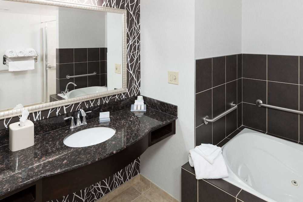 Hilton Garden Inn Cincinnati Mason - photo 25