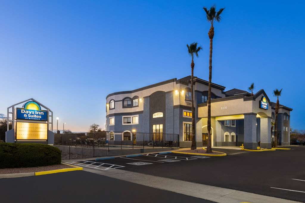 Days Inn & Suites by Wyndham Tucson Marana - photo 11