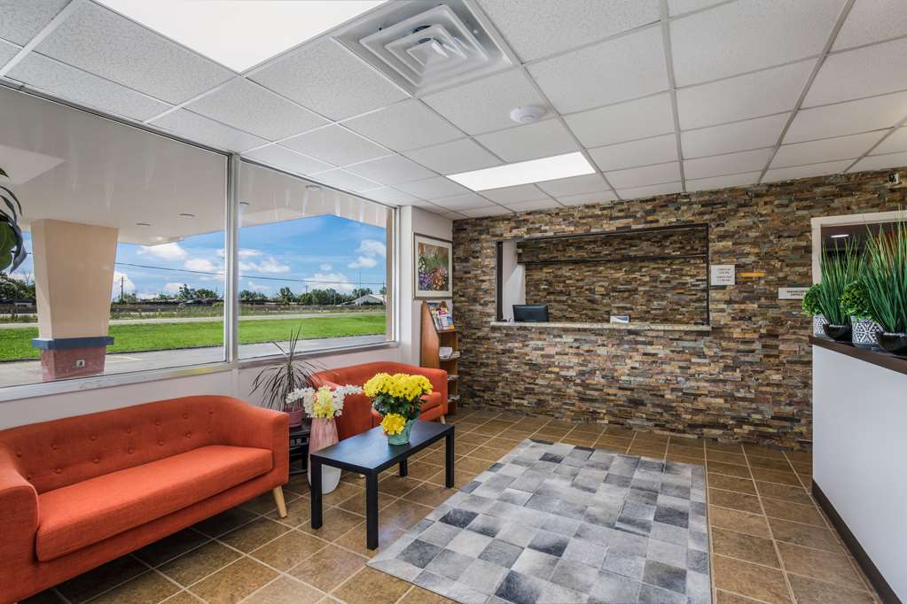 Econo Lodge Neenah - photo 5