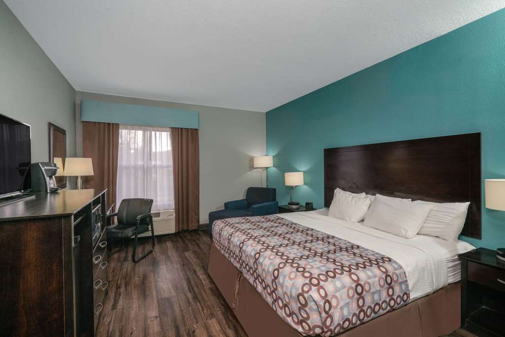 La Quinta Inn & Suites by Wyndham Knoxville East - photo 8