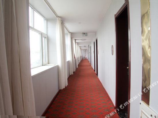 Xinghuayuanshangwubinguan — hotel in Golmud