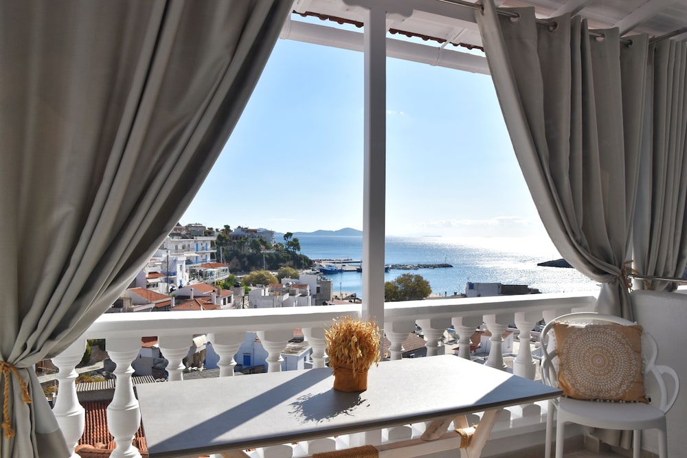 Angelos Design Suites — 4-Star Luxury Hotel in Patitirion, Greece