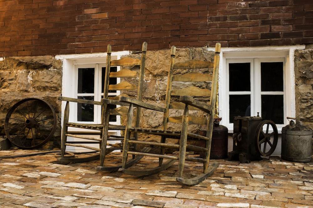Grand Victorian Inn - photo 29