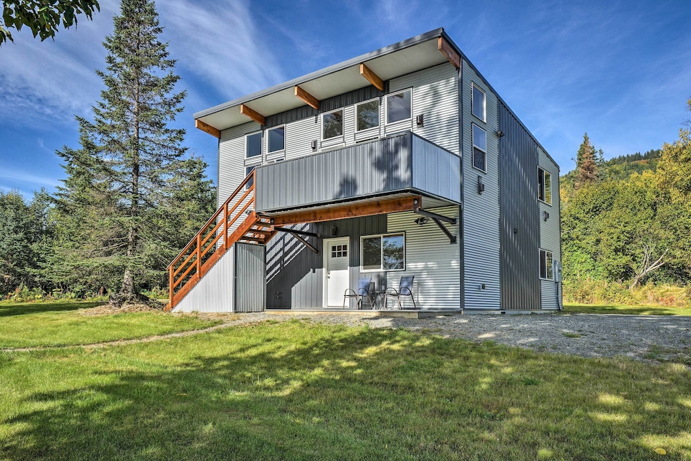 Family Retreat about 8 Mi to Downtown and Bishops Beach in Homer, United States