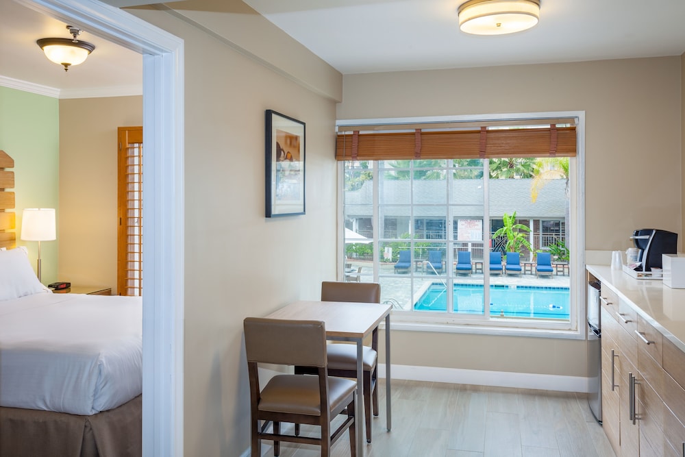 Holiday Inn Express & Suites La Jolla Windansea Beach an IHG Hotel - photo 5