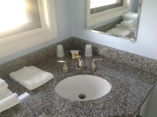 Surf & Sand Beach Motel - photo 22