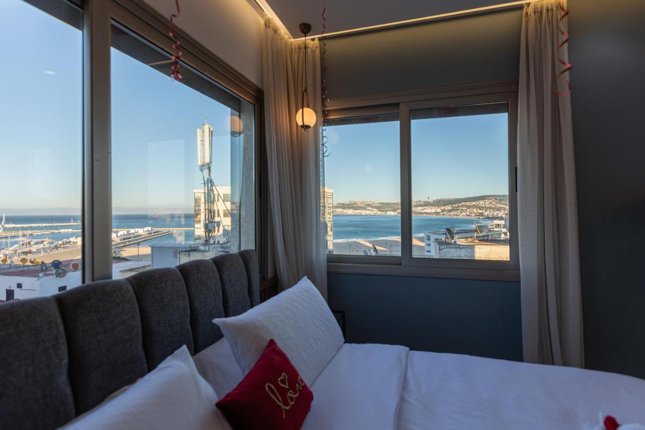 Marina View Residence Luxury Studio Ocean View Enjoy Starlink High Speed Wifi Iptv Playstation Ps4 Plus Near Tgv Airport Bus Taxi Indrive And So on — 4-Star Luxury Hotel in Tangier, Morocco