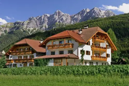 Appartements Steiner — 4-Star Luxury Hotel in Valdaora Di Mezzo, Italy
