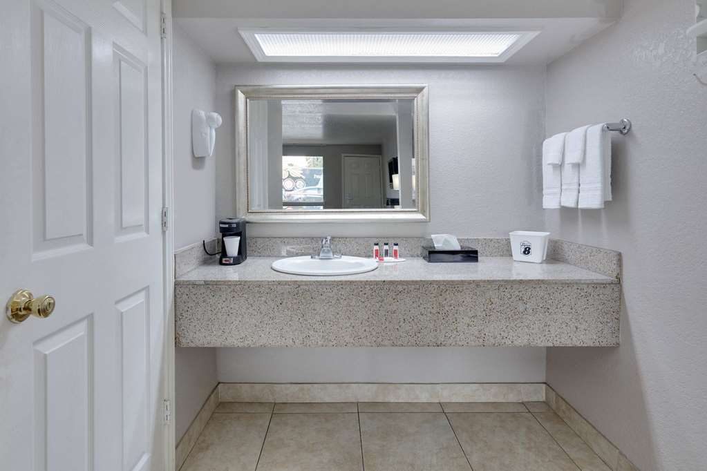Super 8 by Wyndham San Antonio Pearl District Downtown - photo 15